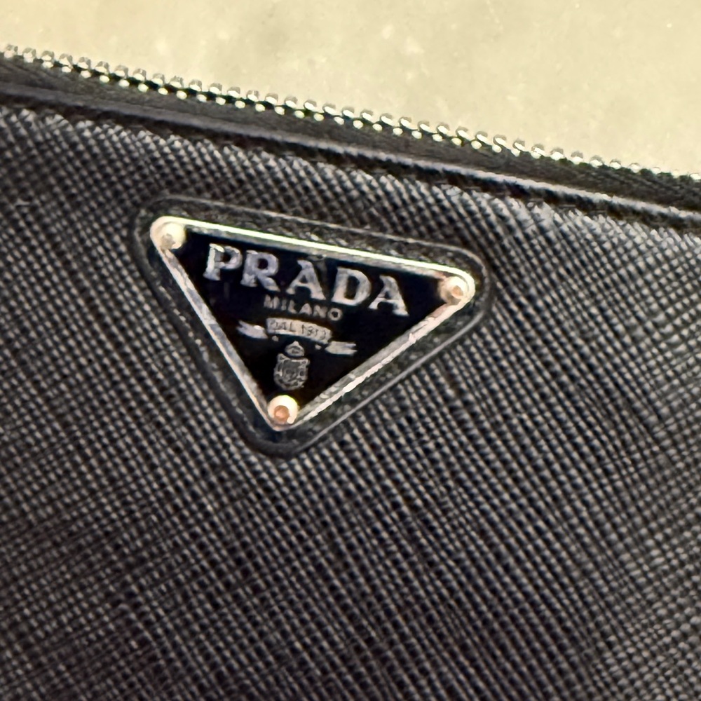 PRADA —- Saffiano leather card holder - Picture 5 of 10